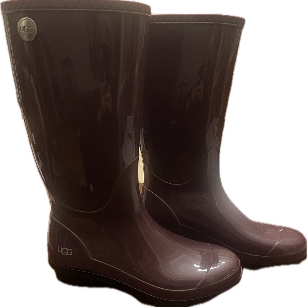 UGG Women's Eggplant ( purple )  Rain Boots size 8